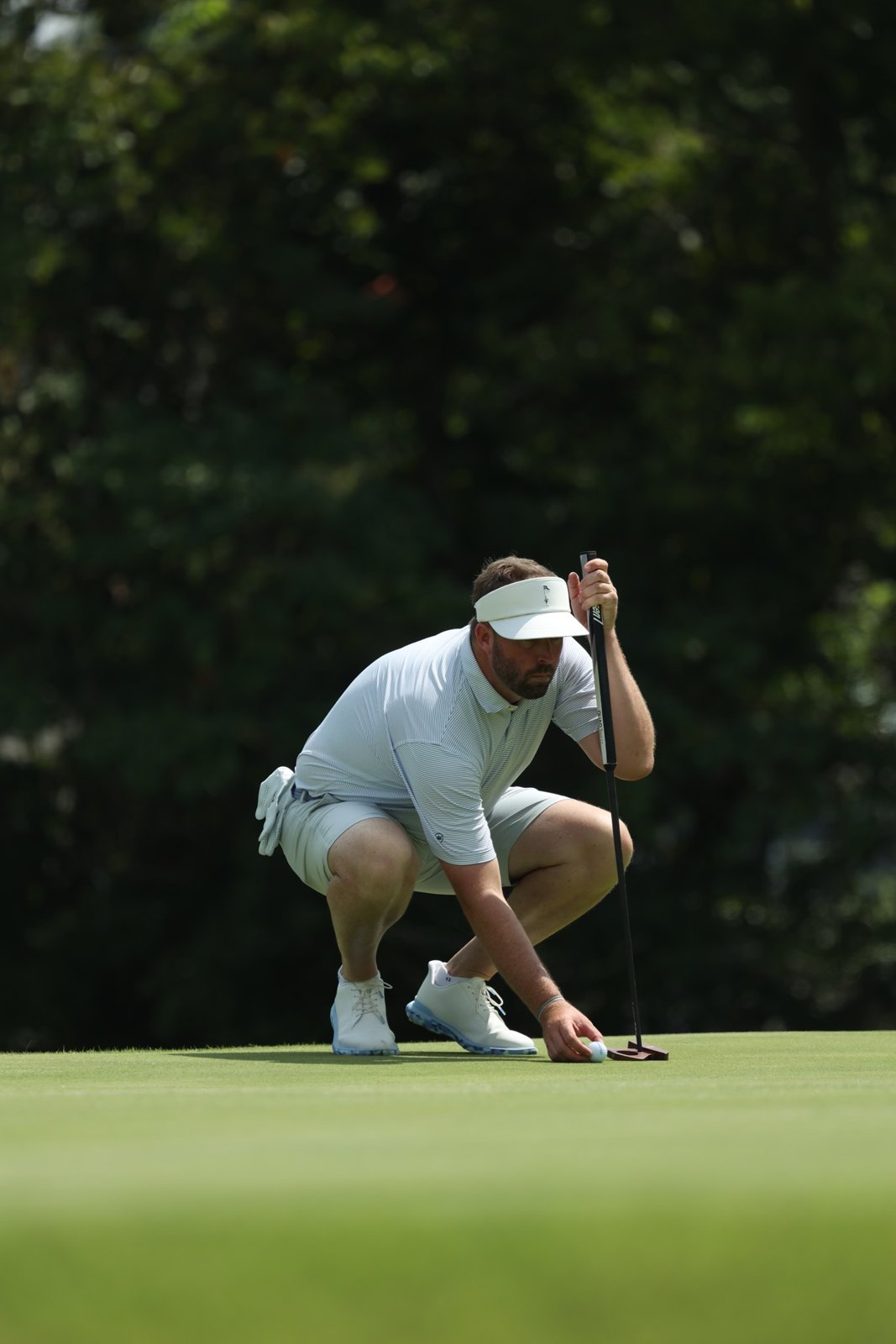 David lining up a putt